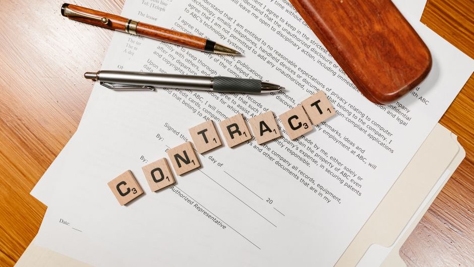A Canadian government document outlines AI strategy transparency concerns amid opaque foreign contracts and procurement practices