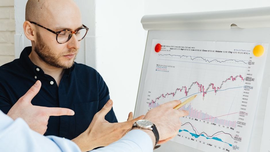 A graph shows inconsistent AI writing measurement results, highlighting gaps and misleading interpretations in detection methods